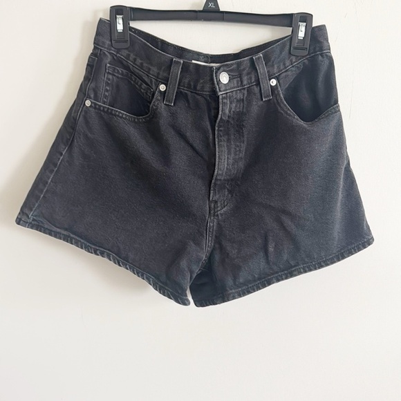 Levi's Women's black High Waisted cotton Mom denim Jean Shorts size 30 - Picture 4 of 9